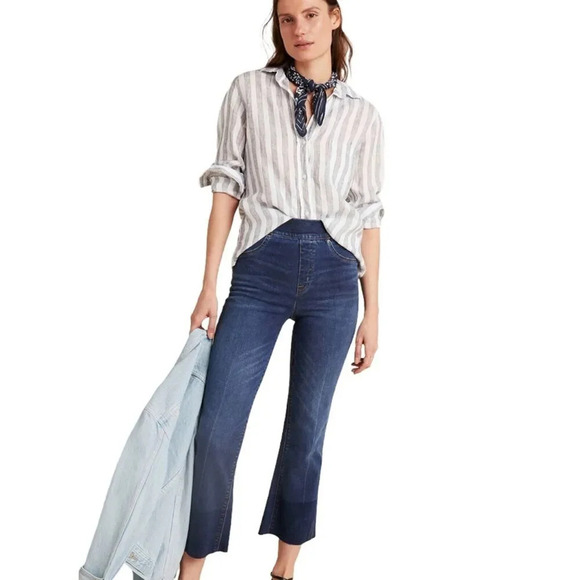 NEW Spanx Pull On Flare Cropped Jeans Size XS Medium Wash Lyocell Blend NWT